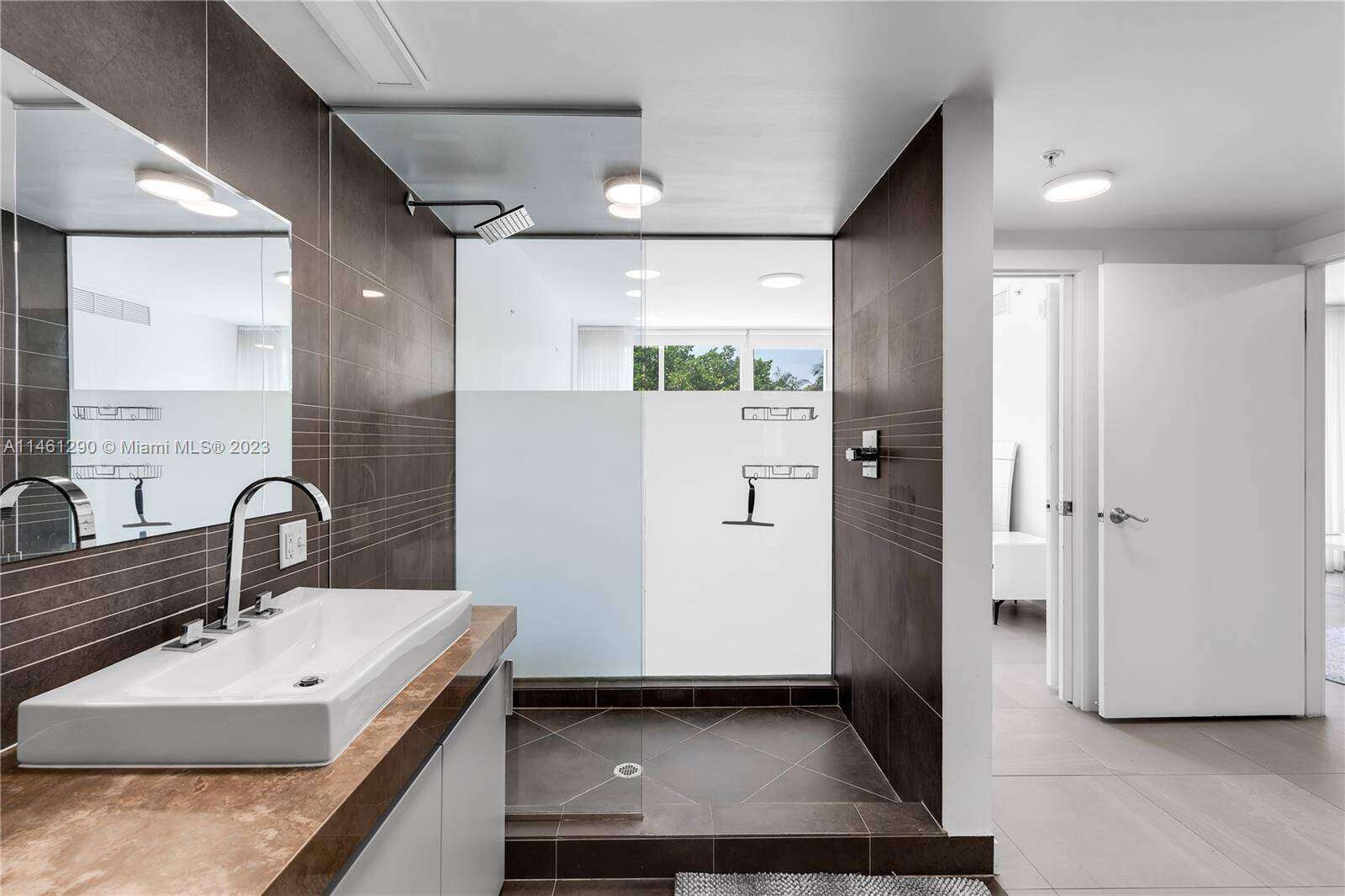 Artecity Unit #202 | Picture 17