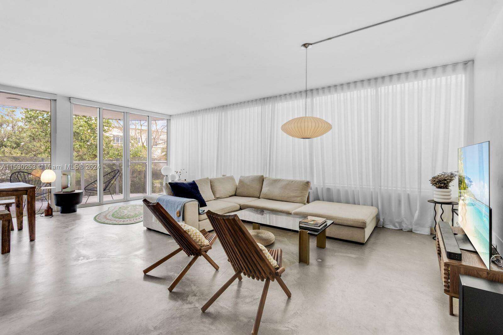 Artecity Unit #210 | Picture 1