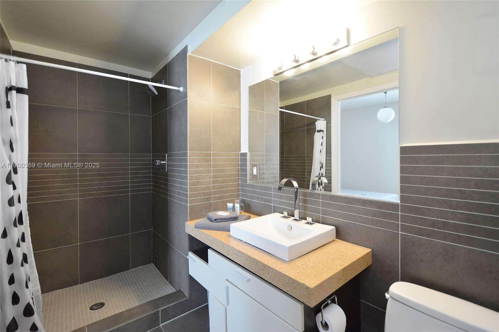 Artecity Unit #205 | Picture 10