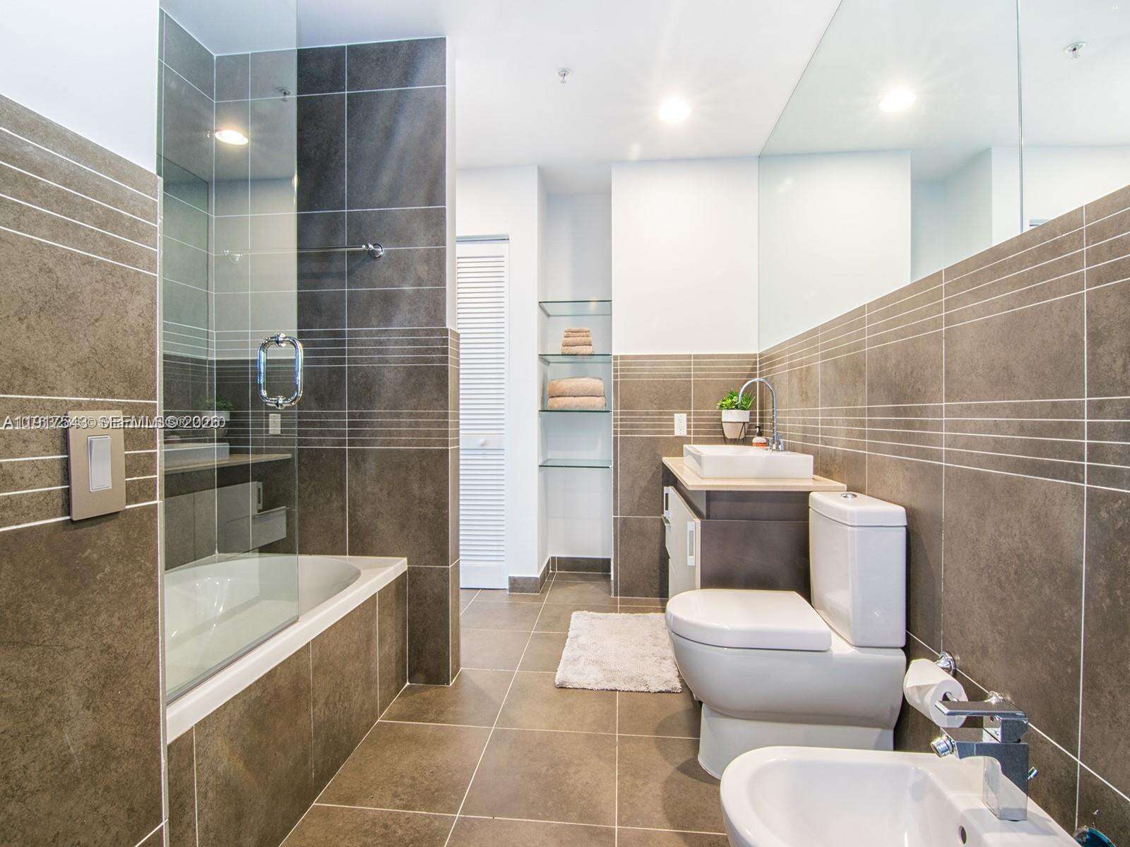 Artecity Unit #406 | Picture 16