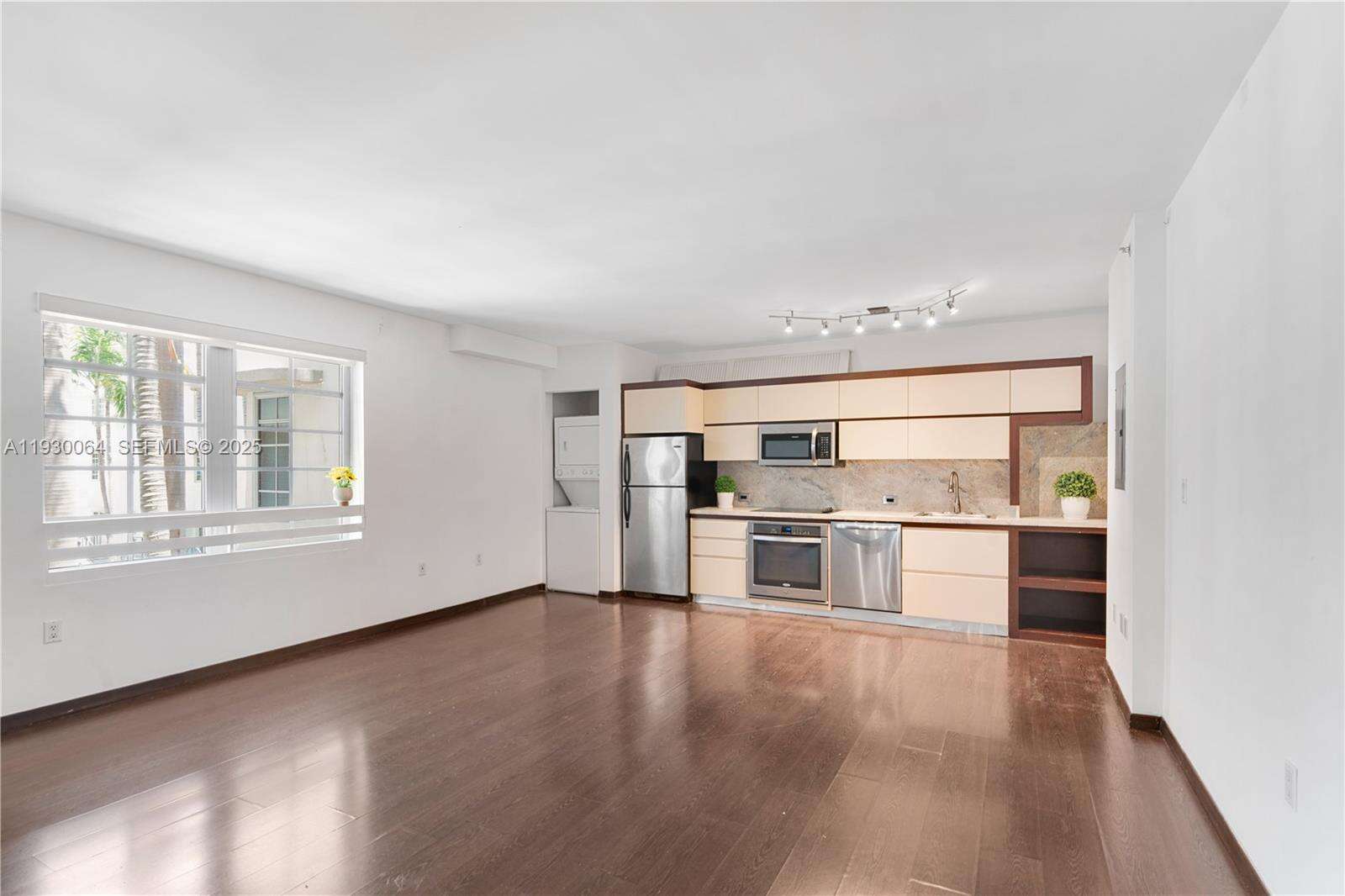 Artecity Unit #212 | Picture 4