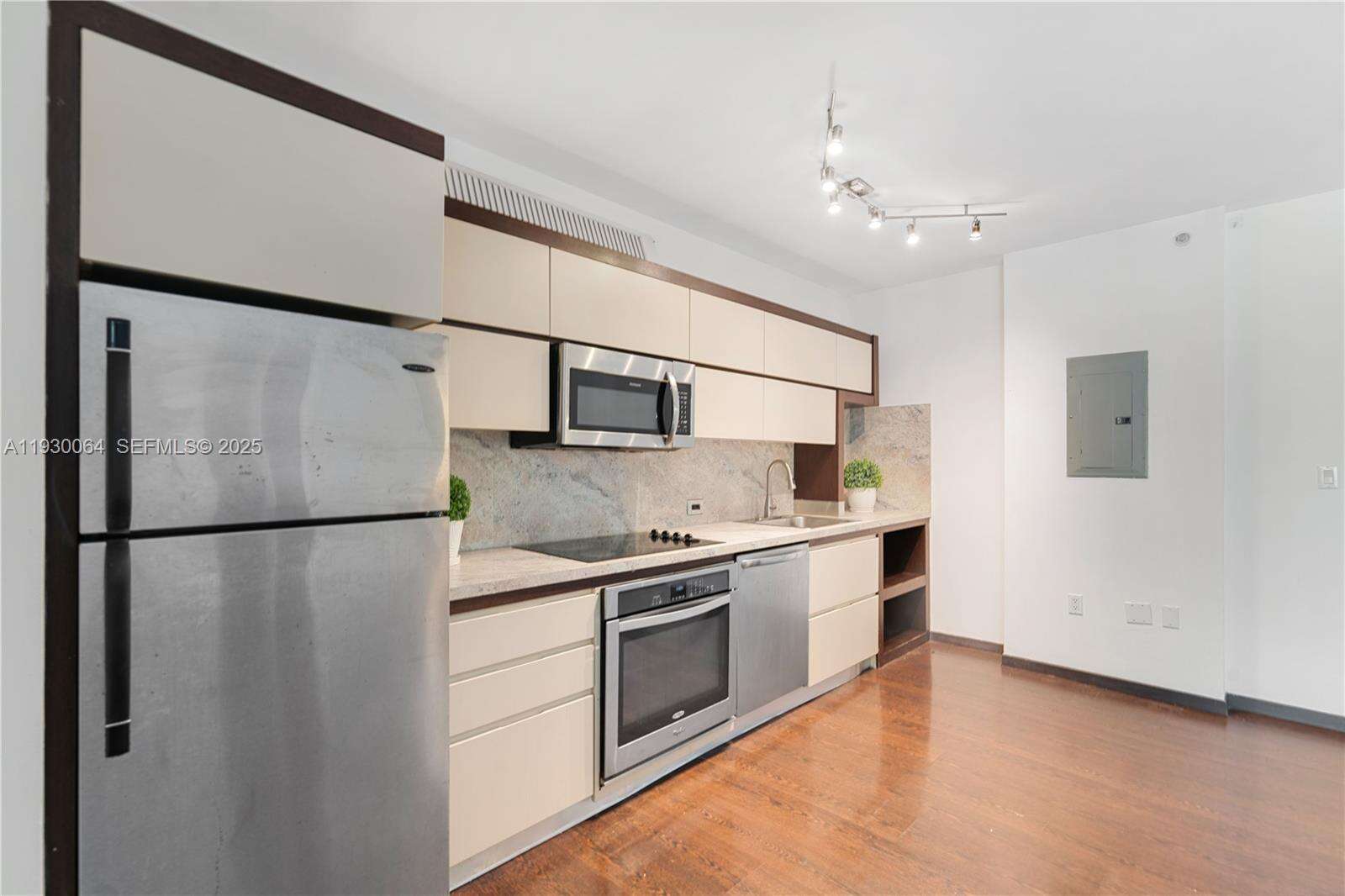 Artecity Unit #212 | Picture 8