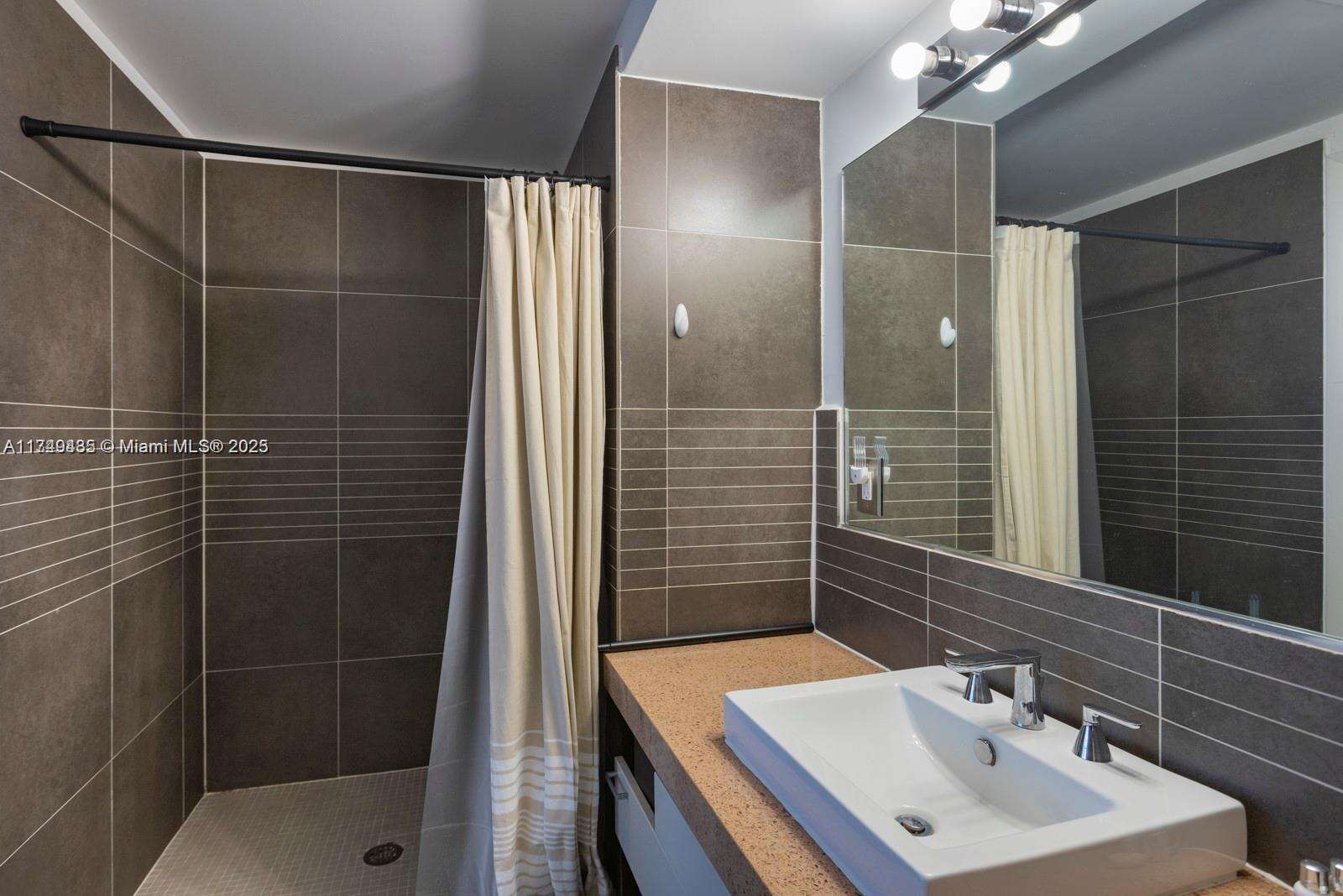 Artecity Unit #204 | Picture 5