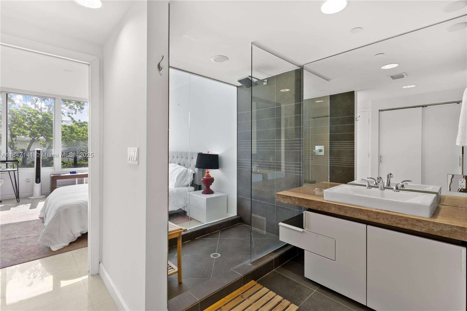 Artecity Unit #201 | Picture 13