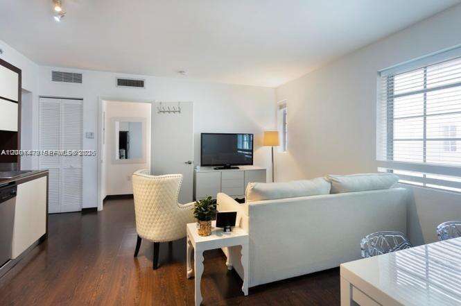 Artecity Unit #204 | Picture 3